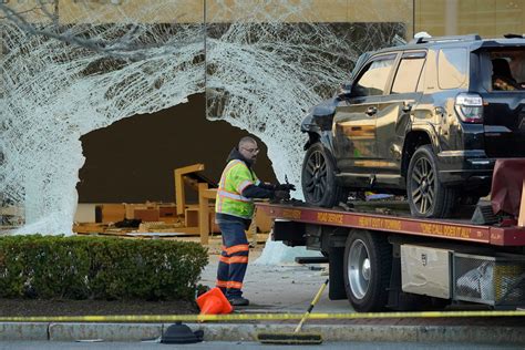 Driver in fatal Hingham Apple store crash indicted by grand jury