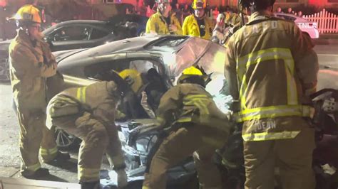 Driver leaves passenger trapped in vehicle after violent crash in San Fernando Valley, police say  