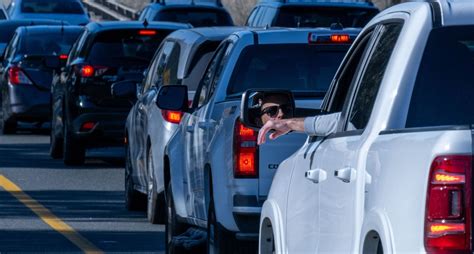 Drivers exploit unfinished restriping job, create traffic headache: Roadshow