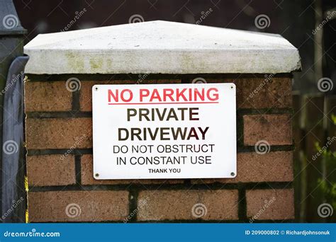 Driveway on Pondwicks - Private Parking