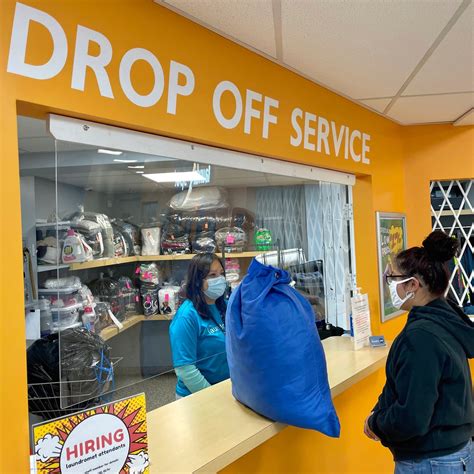 Drop off laundry service. Wash Dry Fold. Drop your clothes off and we’ll handle the rest! Tell us your washing preferences when you place the order. Express (6-8hrs): $2.19 / lb. Next Day: $1.99 / lb. 48 hours: $1.49 / lb. $20 minimum charge for all wash and fold orders. Comforters and blankets minimum charge $20 any size. 