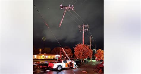 Drunk driver crashes into power pole in Napa, passenger suffers major injuries: police