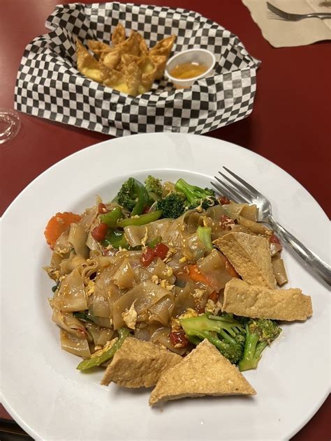 Drunken noodle fargo. If you are craving for noodles, Drunken Noodle is the place to go. You can choose from a variety of dishes, such as Pad Thai, mac & cheese, ramen and more. Click here to see the full menu in PDF format and order online for pickup or delivery. 