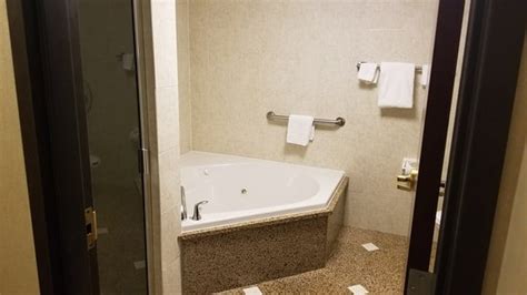 24-hour front desk. Non-smoking rooms. Baggage storage. Heating. Located 13 miles from Baton Rouge Metropolitan Airport, this hotel features an indoor/outdoor swimming pool with a whirlpool. Free Wi-Fi is also included. A flat-screen TV is equipped in each room at the Drury Inn and Suites Baton Rouge. Rooms are also furnished with a microwave ... 