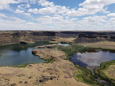 Dry falls washington. Dry Falls is one of the great geological wonders of North America. Carved by Ice Age floods that long ago disappeared, the former waterfall is now a stark cliff, 400 feet high … 