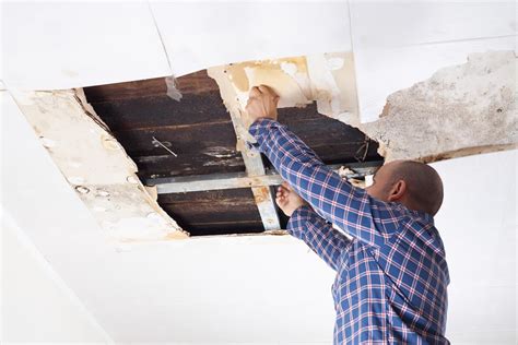 Drywall repair cost. The cost can differ depending on the size of the repair, materials required and time it takes to complete the repair. Drywall ceiling repair cost. In Toronto, a drywall ceiling repair cost can range from $200 to $425. Depending on the materials needed to repair the drywall ceiling, as well as the size of the area for repair, the cost will vary. 