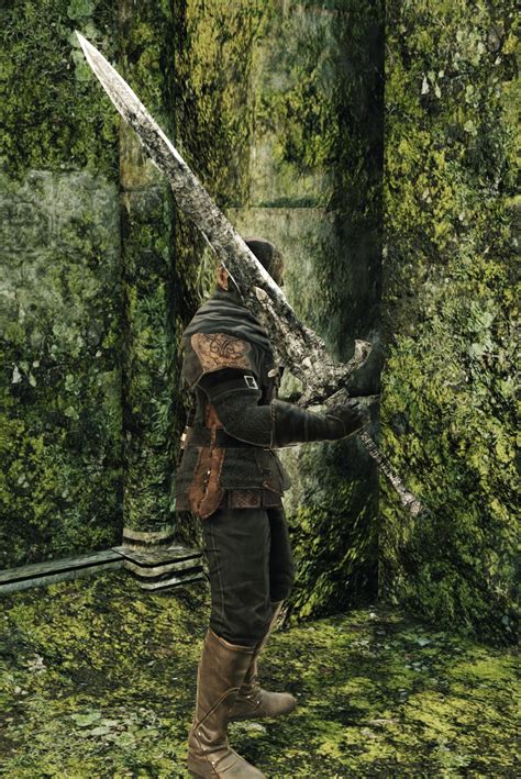 Dex scaling changes to E. Royal Greatsword is a weapon in Dark Souls 2. Greatsword of the royal swordsmen. Its undulating blade draws blood from its foes. Despite the magnificence of this weapon, it was terribly inadequate in the war against the mighty Giants.. 