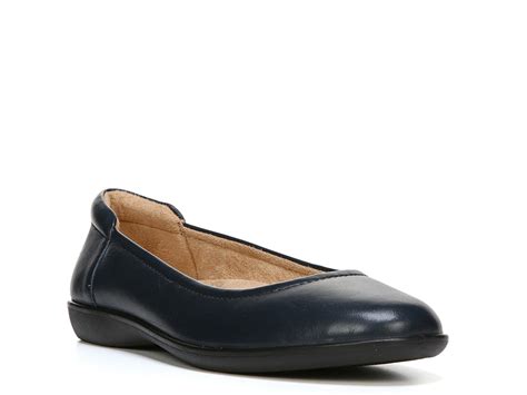 Aerosoles Dumas Ballet Flat. You'll look graceful, no matter the time of the day in the Dumas ballet flat from Aerosoles. Sleek pointed toe with bow-tie add elegance to genuine leather flat, made with Ortholite Foam insole and Diamond Flex sole. Also, this flat can be easily packed or carried on-the-go. Item # 569116; UPC # 825076968272