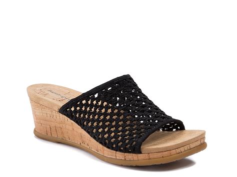 Dsw wedge. All-over woven highlights in this platform sandal give you a natural feel while the ankle wrap tie bow closure lends a feminine and secure fit. Save on Bendsen Wedge Sandal at … 