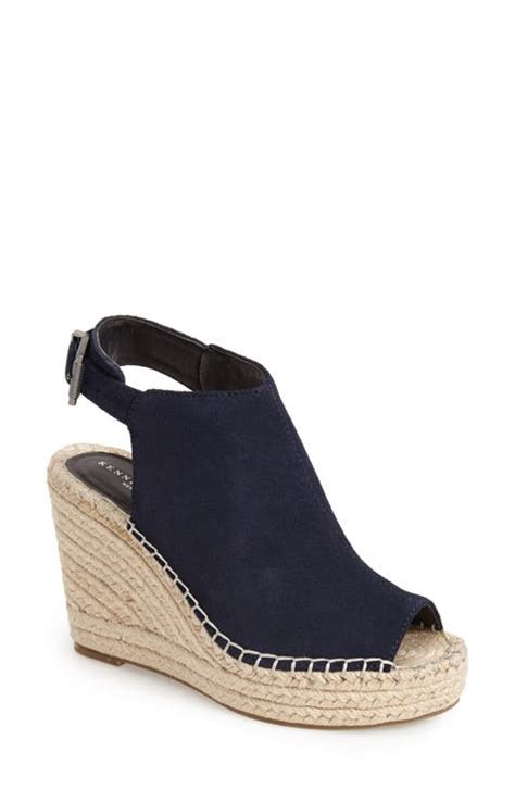 Save on Bali Wedge Sandal at DSW. Free shipping, convenient returns and customer service ready to help. Shop online for Bali Wedge Sandal today!. Dsw wedge
