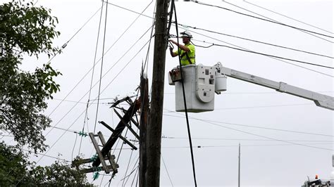 The work can be dangerous. Nationally, 25 power-line installers and repairers were killed on the job in 2014, or 19 per 100,000 workers. Line worker Kyle Scheuneman, 36, is recovering after a near .... 
