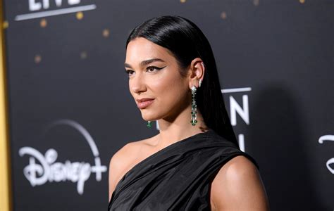 Dua lipa astrology. Dua Lipa was undoubtedly the best dressed at the Golden Globes this year. The first time nominee and presenter was a dream on the red carpet in the custom made velvet Schiaparelli gown but had a ... 