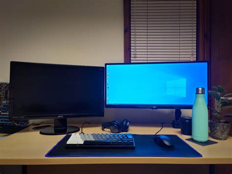 Dual monitor setup not working. Each monitor in a multiple monitor config...