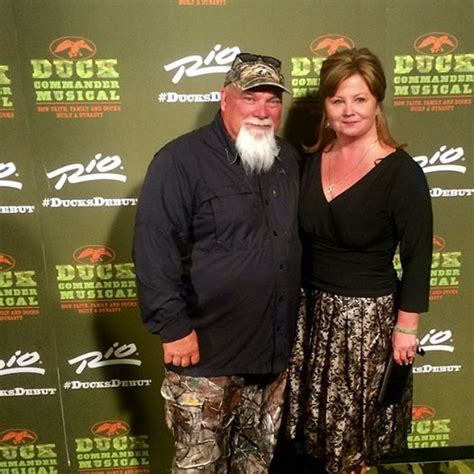 Sadie's brother, John Luke, lives on the Robertson family compound with wife Mary Kate. The pair married in 2015 and met at 15 years old at summer camp. ... The Duck Dynasty patriarch's son Alan said on the show that he received a letter from. a45-year-old woman named Phyllis who claimed she was his sister..