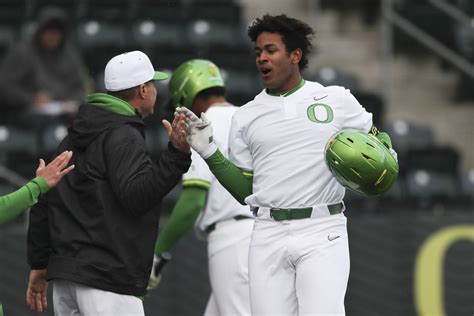 Ducks rally to top Stanford 8-6 in 10, reach Pac-12 semifinals