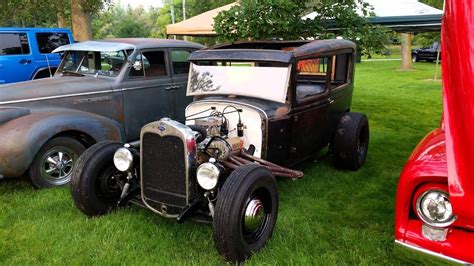 very small look in to this years Ducktona Car show held in Sheboygan Falls Wisconsin . Many neat cars and trucks at this event . thanks for watching , chevah... . 