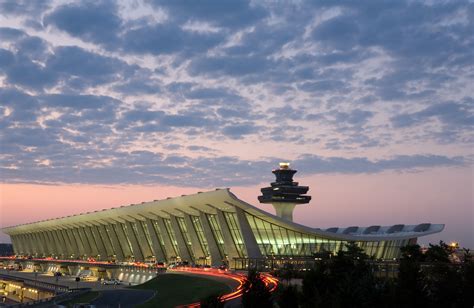 Dulles airport to washington dc. The Steven F. Udvar-Hazy Center is located in Chantilly, Virginia, 5 miles from Washington Dulles International Airport and 26 miles west of the Museum in Washington, DC. You can make the connection between our two locations via Metrorail or a combination of Metrorail and Fairfax Connector bus. (Picks up and drops off in front of the Udvar-Hazy ... 