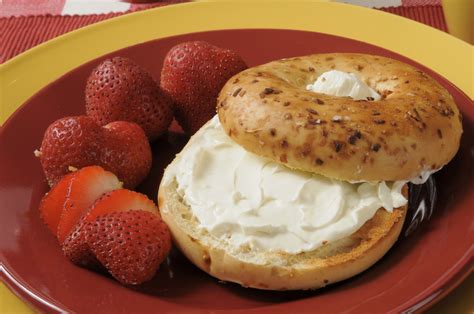 Sample: Dunkin' Donuts Plain Bagel. 300 calories, 0 grams saturated fat, 620 mg sodium, 64 grams carbs, 7 grams sugar ... or cream cheese (fat), the body will break down the carbohydrates more slowly, which can lead to feeling fuller longer and minimizing blood sugar and energy spikes and crashes."