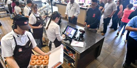 The average Dunkin' salary ranges from approxima