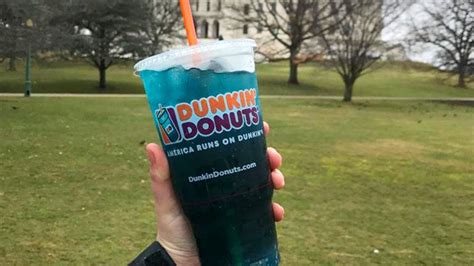 Dunkin energy punch. Trying the strawberry version of Dunkin's 'Energy Punch' I already had the blue raspberry one, but I was willing to give it another shot so let's see if it's... 