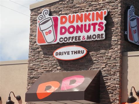 5 days ago · The estimated total pay range for a Crew Member at Dunkin' is $27K–$34K per year, which includes base salary and additional pay. The average Crew Member base salary at Dunkin' is $30K per year. The average additional pay is $0 per year, which could include cash bonus, stock, commission, profit sharing or tips.. 