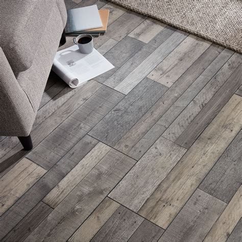 Dunwich Laminate Flooring & underlay Flooring & tiling B&Q