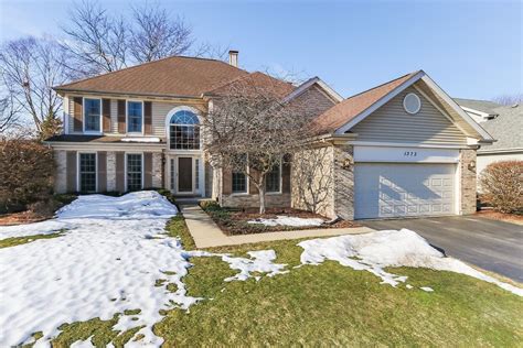 6 beds. 3 baths. — sq ft. 264 N Jackson St, Elgin, IL 60123. Multi Family Home for Sale in DuPage County, IL: Location, location, location-3 blocks from the Fox River! In-town, St Charles 2-flat with 2 car garage and 2 driveways. Large lower unit with eat-in kitchen, 2 bedrooms, huge living room and 1 1/2 baths.. 