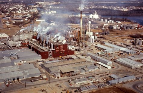 Dupont factory. DuPont would end up dumping 7,100 tons of PFOA-laced sludge into ponds and landfills around its Parkersburg factory. This atrocity continued into the late 1990s, even as in-house scientists learned PFOA was causing testicular, pancreatic, and … 