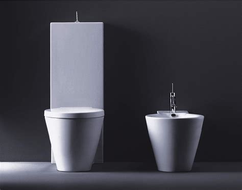 Duravit duravit. Philippe Starck – l’enfant terrible du design. When Philippe Starck and Duravit carried out their first joint project in 1994, it was love at first sight, but neither realised how successful this cooperation would be. The breakthrough came with the famous "Starck barrel", which to this day is one of Duravit’s best sellers. 