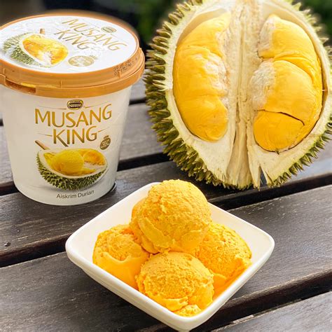 Durian ice cream. The production of Musang Wang ice creams is in KHAG’s headquarters located in Jasin, Melaka. The team uses exclusive moulds to create the ice cream and also shapes them by hand in between setting them in a blast freezer. Image Credit: Musang Wang. According to HanSeng, the brand is able to create 500 to 1,500 items per day. 