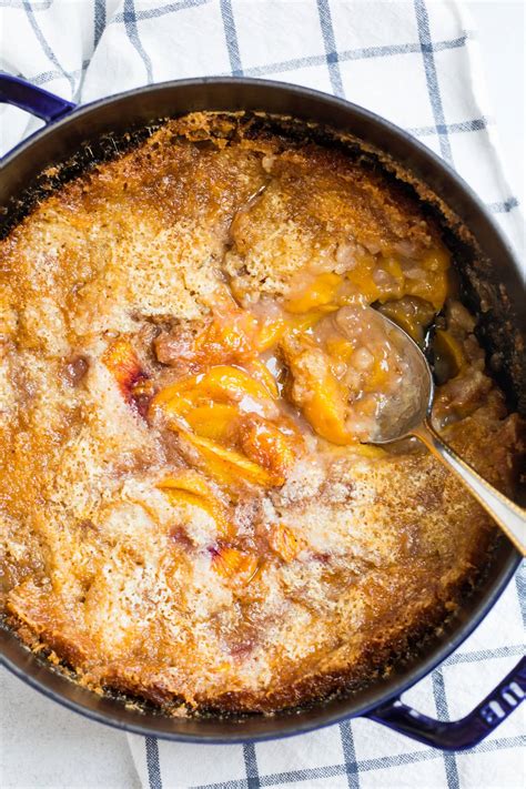 Dutch Oven Peach Cobbler (With Fresh Peaches) - Flavor …