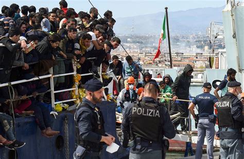 Dutch court bars return of African migrants to Italy