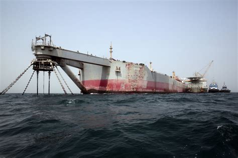 Dutch salvage team set to pump oil off rusting Yemen tanker