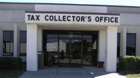 Duval fl tax collector. Property owners have a specific amount of time to pay their taxes before the property taxes become delinquent. At that time, the county tax collector or county treasurer issues a t... 
