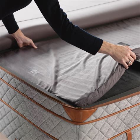 Is Duxiana the right bed for you? Mattress fit is personal. This mattress type is an ideal match for 18% of people. Are you part of that 18%? Take the match quiz to see whether this brand is right for you. "This was a great timesaver and was extremely helpful in determining what mattress would be best for me." - Jen in Canfield, OH.
