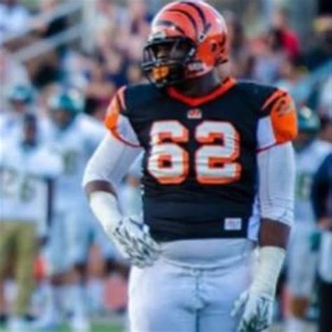 62 Dwayne Wallace Position Offensive Line Height 6'4'' Weight 325 lbs. Class Senior Hometown Avon Park, Fla. High School King HS bio Dwayne Wallace 2018 (Jr.): Nicholls: Started at right guard … at Central Michigan: Started at right guard … Helped pave the way for RB Pooka Williams Jr., to record 125 yards rushing …. 