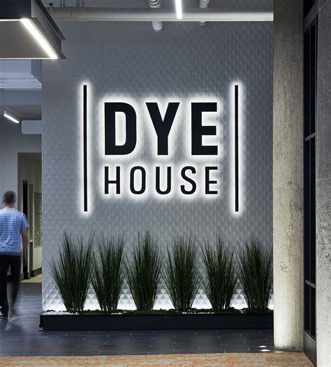 Dye house. DYE HOUSE BASICS. Your rental includes the following: . Friday-Sunday includes use of the entire venue: Dye House Room, Cocktail Room & Patio, and Courtyard & Lobby. Monday-Thursday individual room rentals permitted. Three hours of dedicated vendor setup, four hours of event time, one hour of dedicated breakdown. 20 - 72" Round dinner tables. 