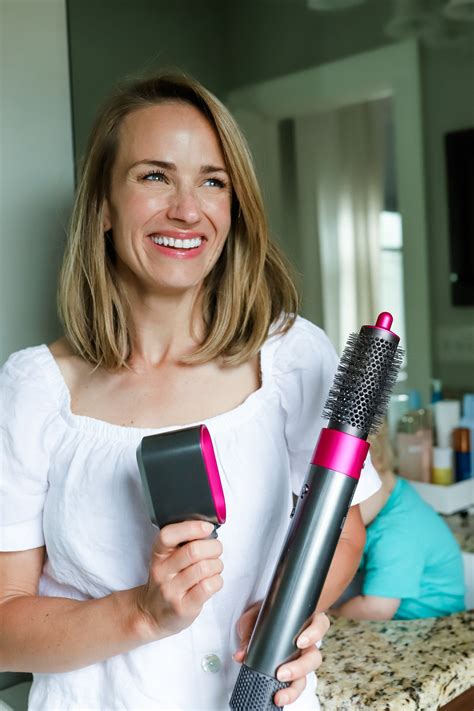 Dyson airwrap short hair. Apply a pre-styling product with hold. 3. Use the smallest diameter barrel for a longer lasting curl. 4. Use high heat and high airflow. 5. Make sure the curl is completely dry. 6. Push the cold shot for 5 to 10 seconds to set the curl. 