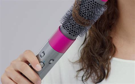 Dyson large round brush attachment. A round brush that adds body and shape to hair as it dries. Part of the Dyson Airwrap™ styler, a versatile tool that can curl, smooth … 