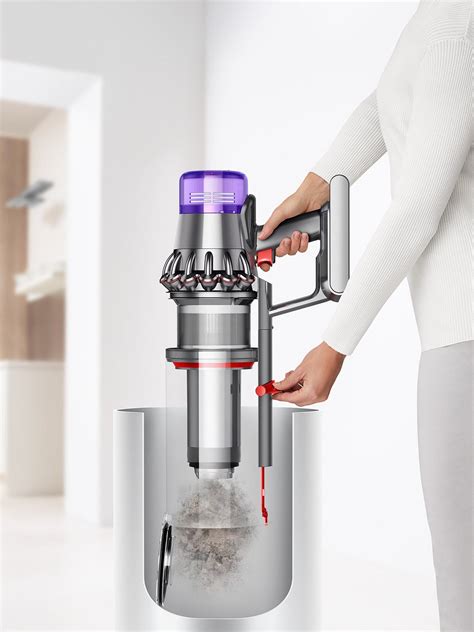 Dyson outsize absolute. In short: the big difference is that the Dyson Outsize has a larger dust container and a wider floor brush than the Dyson V15 Detect. Otherwise they are the same: they both have laser technology, an LCD screen and a replaceable battery with a life of 60 minutes. Especially for larger spaces, Dyson has developed a stick vacuum cleaner with … 
