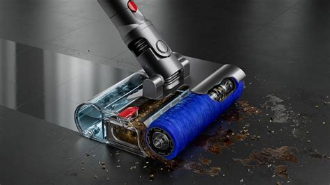 Dyson submarine head. As a traditional vacuum the Dyson V15s Submarine has all the same bells and whistles as the non-mop equipped version. It comes with all the attachments, including the Motorbar cleaner head (my ... 