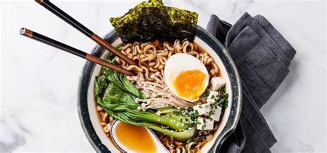 E ramen +. Gently fry the chashu pork in a non-stick skillet until lightly browned. Place 1/4 of whichever tare you are using in the bottom of four bowls. Ladle in about 1/2 cup of the tonkotsu broth into each of the bowls and stir to mix. Add the noodles. Pour in another 1 1/2 cups of the tonkotsu broth per bowl. 