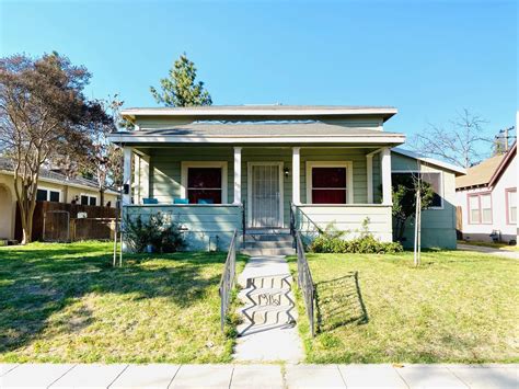 E yale ave. 1717 E Yale Ave, Muncie, IN 47303 is a single-family home listed for rent at $725 /mo. The 762 Square Feet home is a 2 beds, 1 bath single-family home. View more property details, sales history, and Zestimate data on Zillow. 