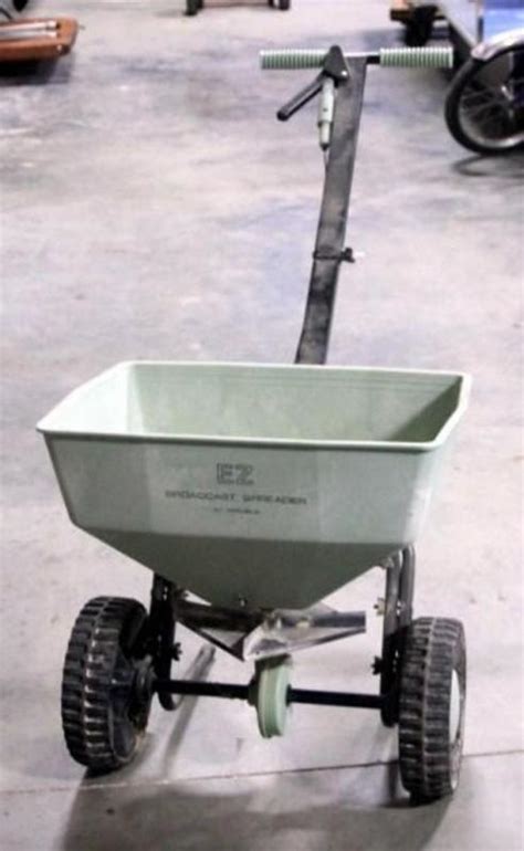 E Z Broadcast Spreader By Republic Parts My bags of lime suggest settings for every spreader except Republic, and for the same rate of application (10 lb/1, 000 s. f. ) call for anywhere from 7-1/2 to 26 for a 12-inch spreader.. 