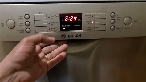 E24 bosch dishwasher. Wenn die Fehlermeldung E-24 bei einer Bosch Spülmaschine auftritt, stellst du dir sicher die Frage: Was bedeutet die Fehlermeldung? Ist meine Spülmaschine ka... 