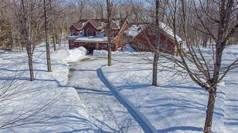 E9885 OLD INDIANTOWN RD, MUNISING, MI 49862 RE/MAX