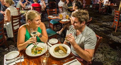 EAT The Robin Hood Hotel. 