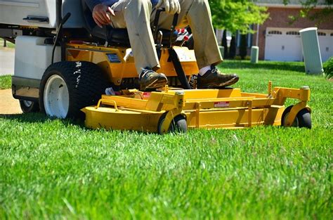 EDU Lawn Service – We are glad to mow you!