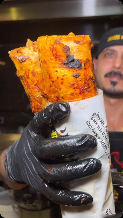 ERDAL KARASU Harbiye ekmeğine kebap malzemeli "Tavuk. 