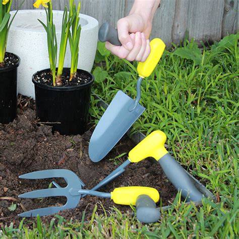 Ergonomic Handling Tools to Reduce Garden Fatigue - raincitystudios.com